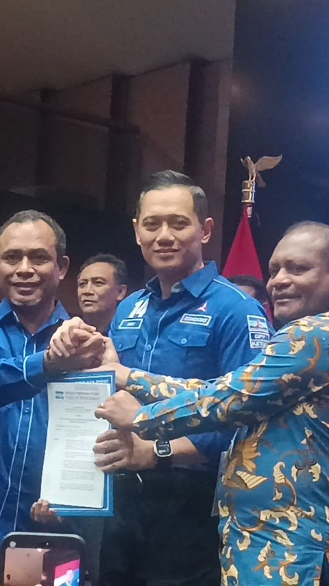 Demokrat Usung Abdul Faris Umlati-Petrus Kasihiw di Pilkada Papua Barat Daya