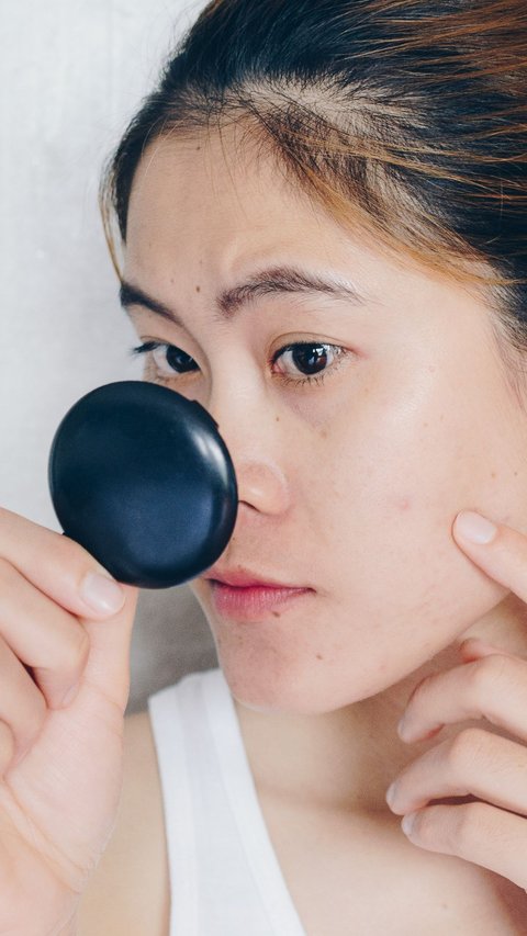Don't Have Concealer? Try This Method to Conceal Pimples and Achieve a Smooth Finish