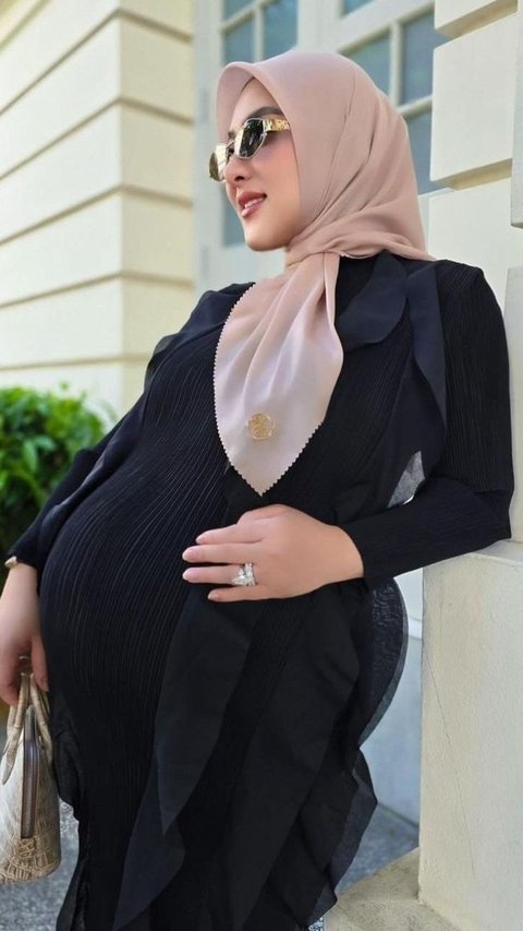 Hamil 38 Minggu, Potret Terbaru Syahrini Makin Stunning Pakai Dress Hitam & Tenteng Tas Hermes