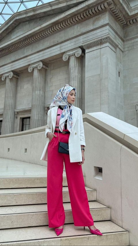 2 Inspirations for Mix and Match Trench Coats for Hijabers, Let's Imitate