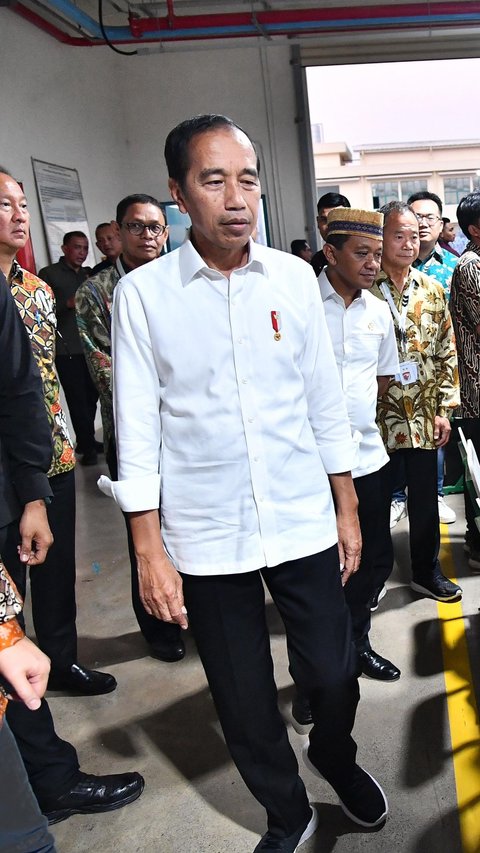 Presiden Jokowi Lepas Ekspor Perdana 16 Ribu Pasang Sepatu ke Amerika Serikat