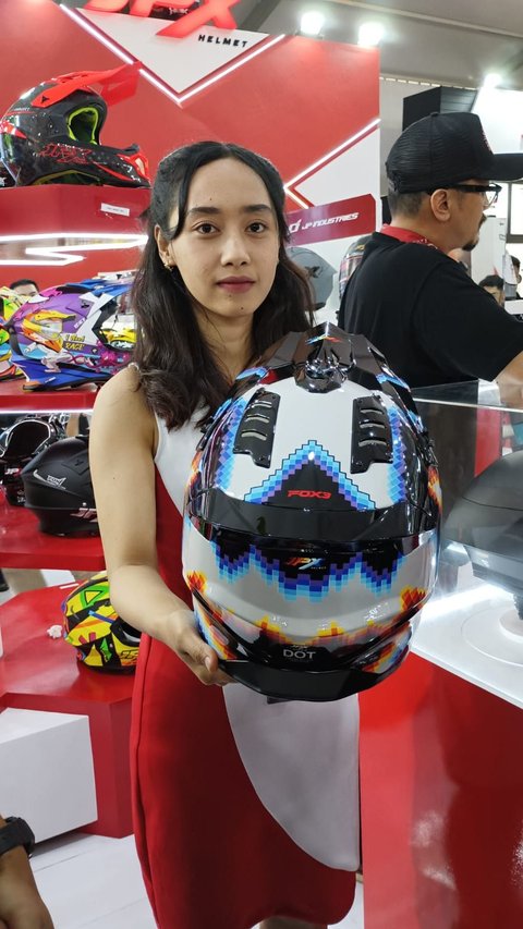 JP Industries meluncurkan 3 helm terbaru di GIIAS 2024.