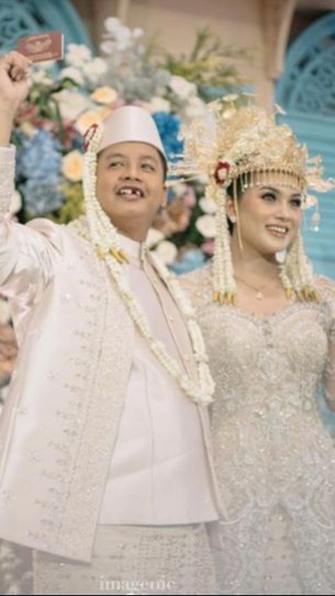 Viral Moment of Comedian Dustin Tiffani Enthusiastically Saying Ijab Kabul Until He Coughs While Marrying Ditha Rizky Amalia