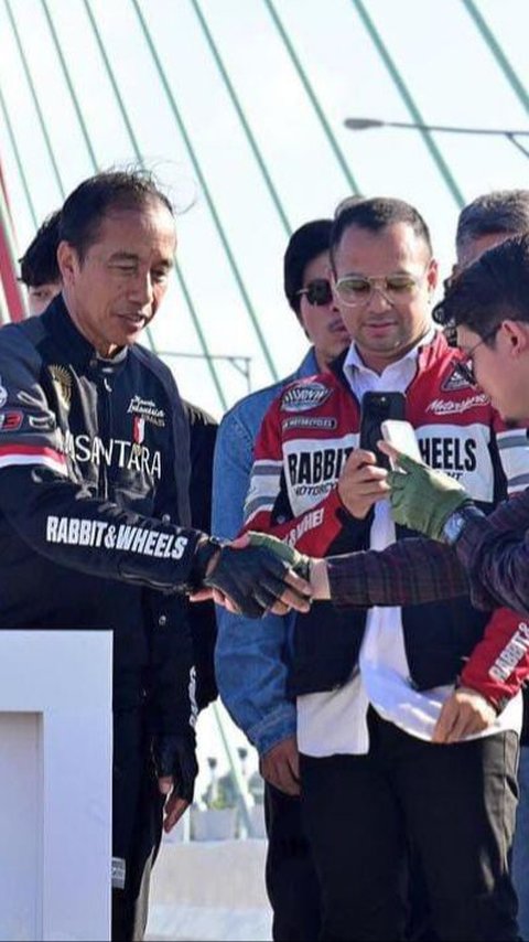 10 Potret Raffi Ahmad Ikut Resmikan Jembatan Bersama Jokowi di Kaltim, Sempat Motoran Menyusuri IKN