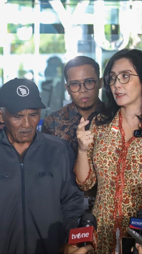 FOTO: Didampingi Rieke Diah Pitaloka, Ayah Korban Dini Mengadu ke Komisi Yudisial untuk Keadilan