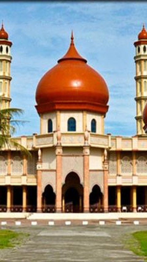 Megahnya Masjid Baitul Makmur, Landmark Kota Meulaboh yang Bernuansa Timur Tengah