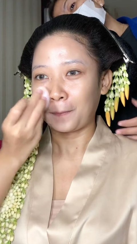 Makeup Artist Proves that Soft Wedding Makeup for Solo Brides Results in Maximum Beauty