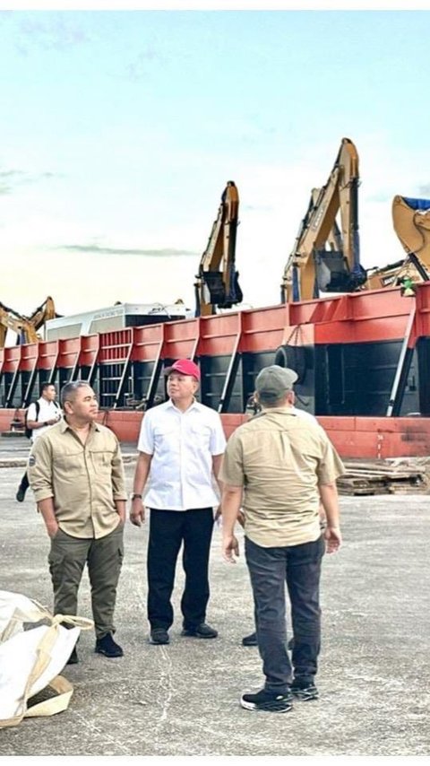 Ekskavator Proyek Lumbung Pangan Nasional Tiba di Merauke, Haji Isam: Tugas Negara