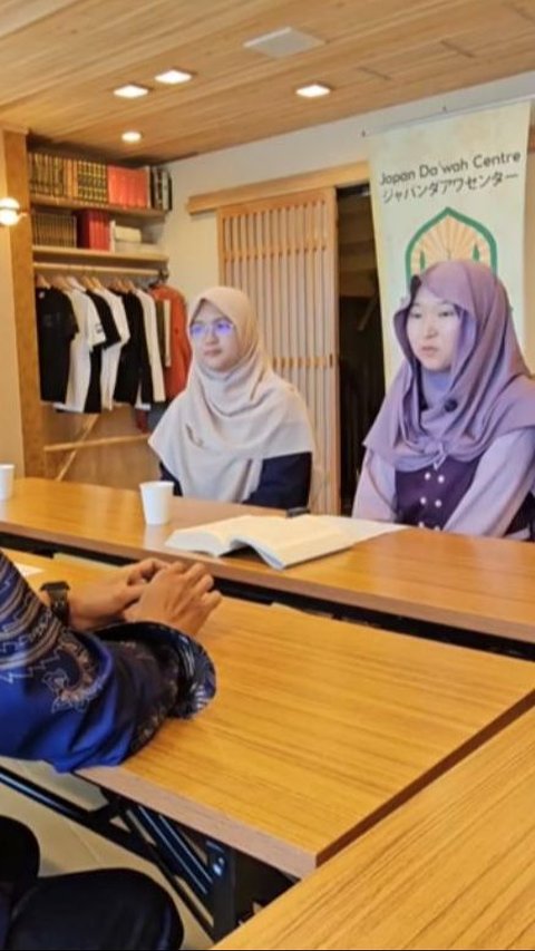 Putuskan Mualaf, Pria Sidoarjo Ini Terharu saat Menuntun Kekasihnya Asal Jepang Ucapkan Syahadat