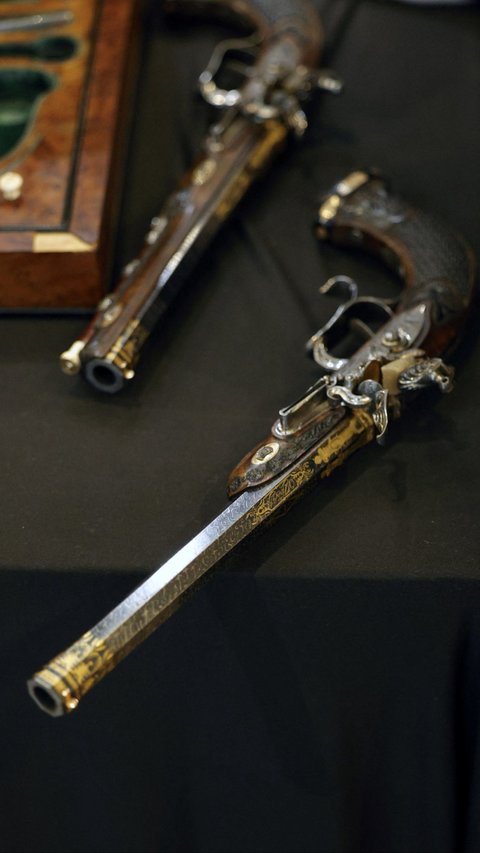 FOTO: Dilelang! Pistol Langka Napoleon Bonaparte yang Dulunya Ingin Dipakai Bunuh Diri Diperkirakan Terjual Rp26,4 M