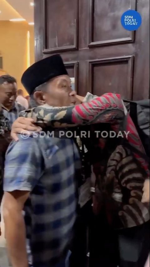 Lulus Jadi Taruna Akpol, Pemuda ini Malah Ditampar Ayahnya