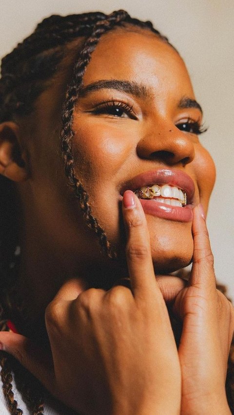 Basketball Player Nyara Sabally Showcases 14K Gold Olympic-Themed Grillz