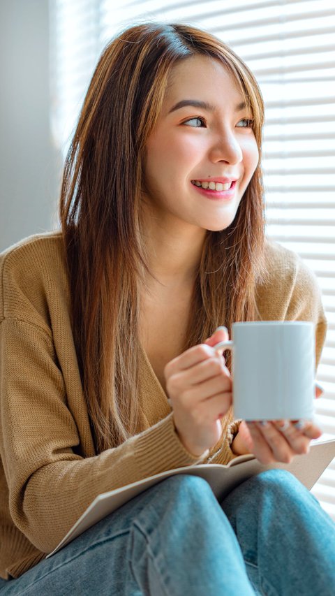 Attention Coffee Lovers, Here Are 6 Safe Ways to Drink Coffee to Keep Your Dental Health in Check