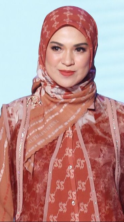 Pernah Hampir Lepas Untuk Dapatkan Pasangan, Berikut Cara Delia Septianti Istiqomah Kenakan Hijab