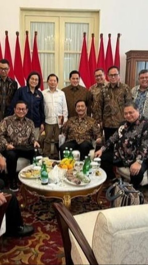 Jokowi Rapat Hal Serius dengan Sejumlah Menteri, Airlangga: Kita Lagi Happy Foto Bersama