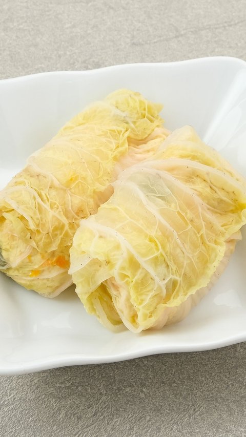 Recipe for Cabbage Rolls Filled with Chicken and Shrimp, a Very Delicious and Healthy Snack