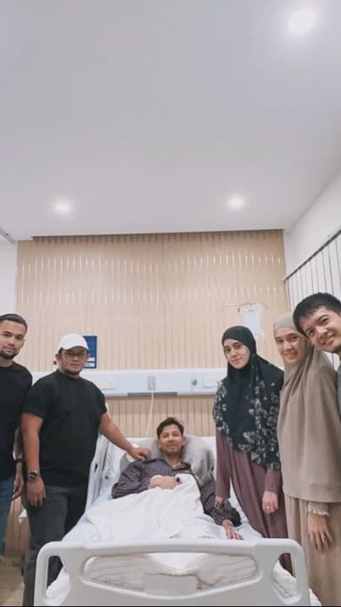 Potret Sonny Septian saat Dijenguk Rekan-rekan Seleb di Rumah Sakit, Ada Teuku Wisnu Hingga Dude Harlino