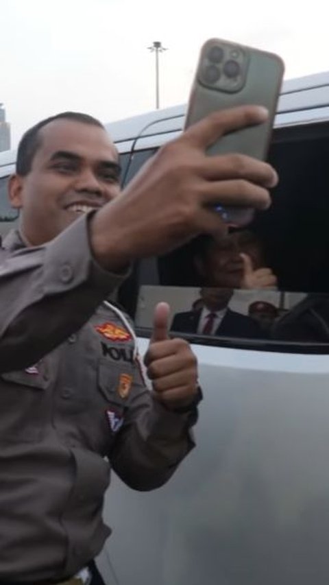 Sikap Prabowo Ketika Sudah Dalam Mobil Didatangi Seorang Polisi, Ternyata Minta Ini