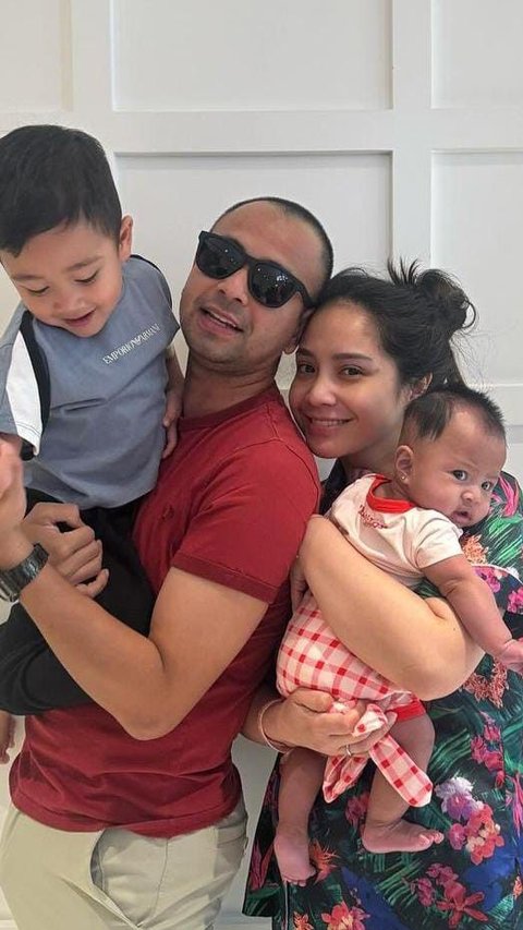 Potret 'Kerandoman' Keluarga Raffi Ahmad, Nagita Slavina Masih Pakai Baju Tidur, Lily Dandan Cantik