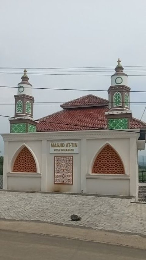 ⁠Potret Indah Masjid di Sukabumi Suasananya Seperti di Kafe, Usai Ibadah Bisa Santai Sambil Seruput Kopi