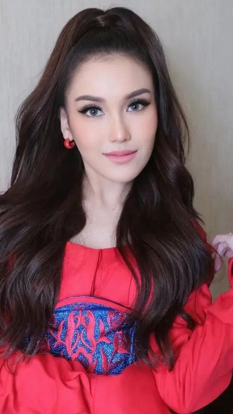 8 Potret Ayu Ting Ting: Selalu Ceria dan Tegar di Balik Rasa Sakit