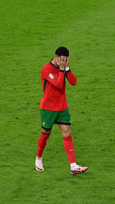 FOTO: Pahitnya Akhir Perjalanan Cristiano Ronaldo di Euro: Tak Ada Gol, Portugal Tersingkir