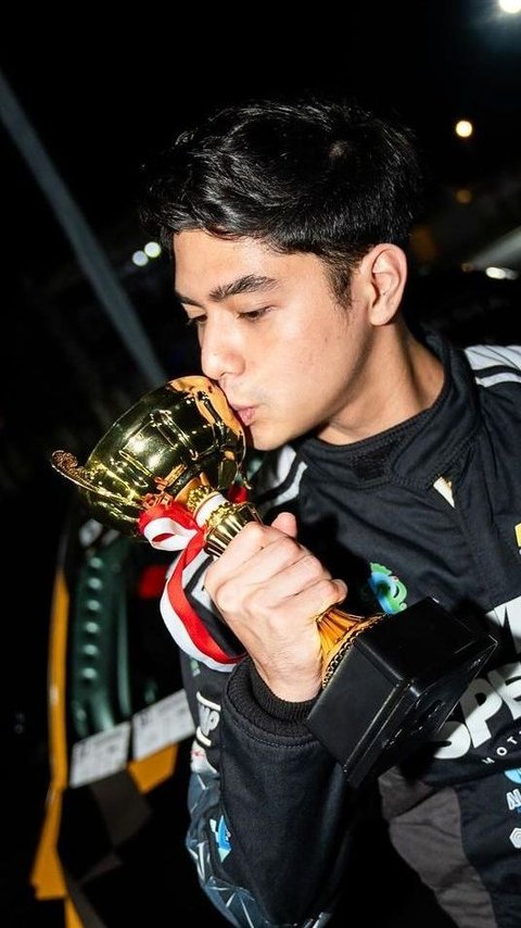 Debut Gemilang Al Ghazali, Pertama Kali Jadi Pembalap Mobil Langsung Raih Podium 3