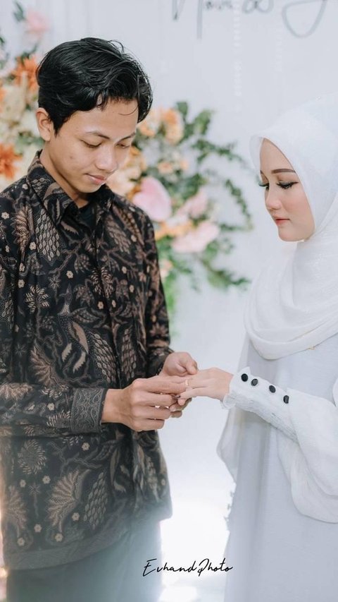 Make Envious! Newly Engaged, Prospective Bride in Central Sulawesi Brings Luxurious Dowry: Money Bouquet, a Set of Gold Jewelry, and Umrah Package