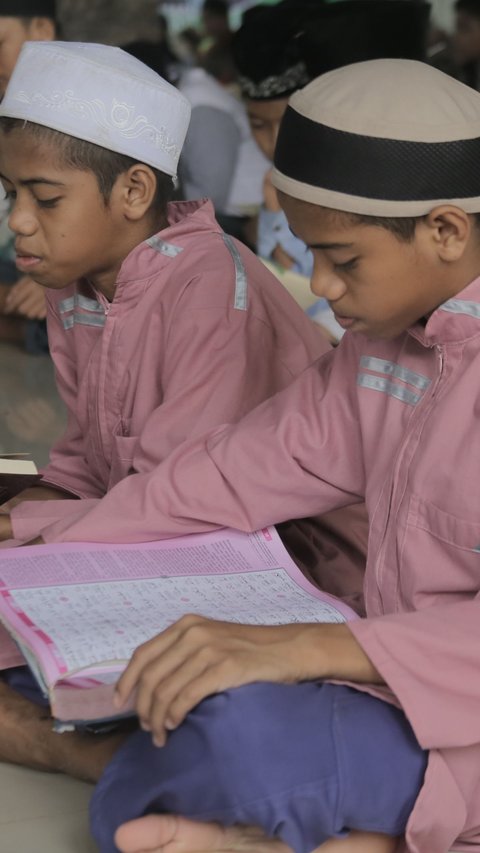 Understanding Idul Yatama or Orphan's Day, Complete with Prayer when Wiping Their Heads