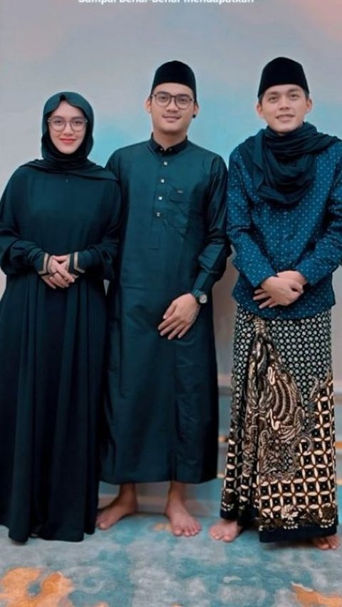 Tampil Mengenakan Gamis Hitam, ini Potret Cantik Happy Asmara saat Hadir di Acara Pengajian Gus Iqdam Bareng Suami