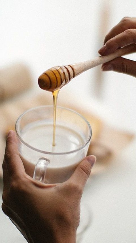 Manfaat Minum Susu Campur Madu, Optimalkan Kesehatan Tulang dan Sendi