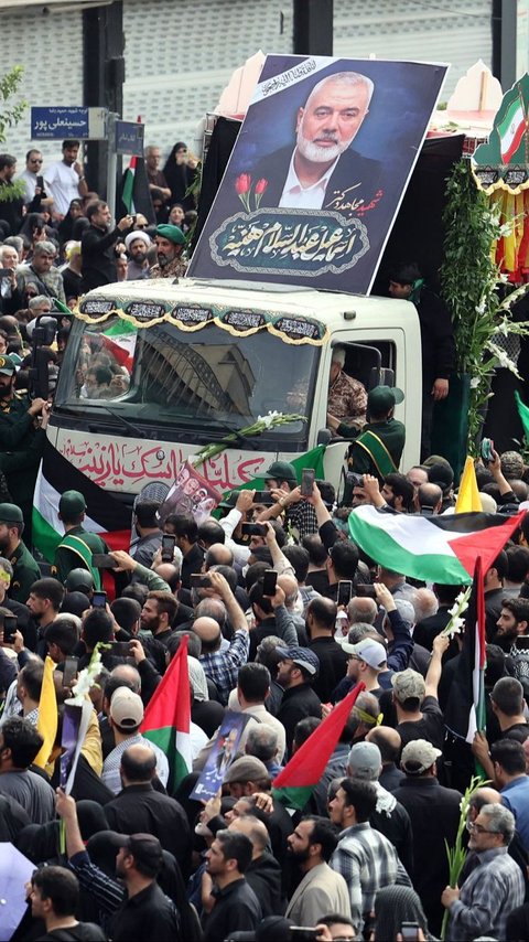 FOTO: Momen Pemakaman Pemimpin Hamas Ismail Haniyeh Diantar Ribuan Warga Iran