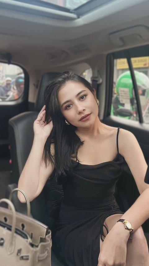 Stunning! Potret Prilly Pakai Gaun Hitam Hanya Berpose di Dalam Mobil Buat Netizen Klepek-klepek