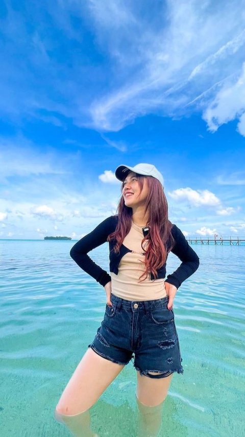 Bucin Bersama Gilga Sahid, 8 Foto Terbaru Happy Asmara Yang Hobinya Suka Liburan ke Pantai