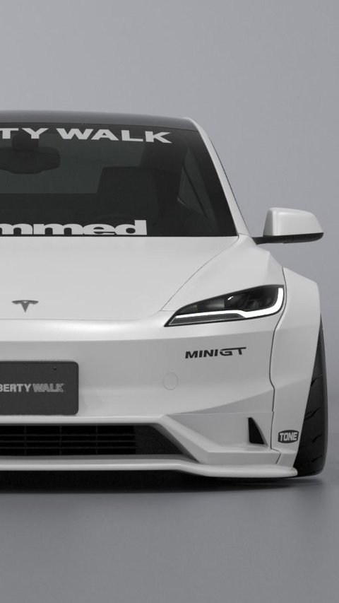 Liberty Walk Sentuh Tesla Model 3, Tampil Gahar dengan Wide Body