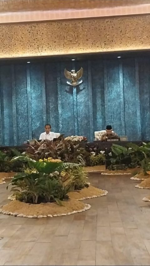 Jokowi Curiga Banjir Impor Produk Bikin Kinerja Manufaktur di Indonesia Anjlok