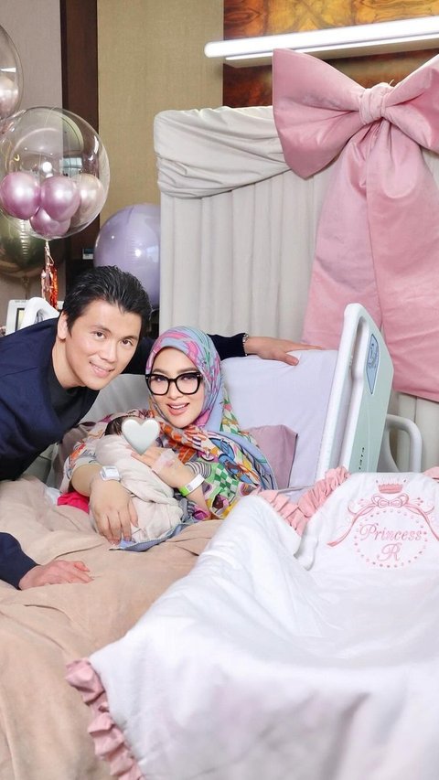 Dituduh Hamil Palsu, Syahrini Unggah Potret Bareng Princess R di Rumah Sakit,  Membuktikan Kebenaran Melahirkan Sungguhan