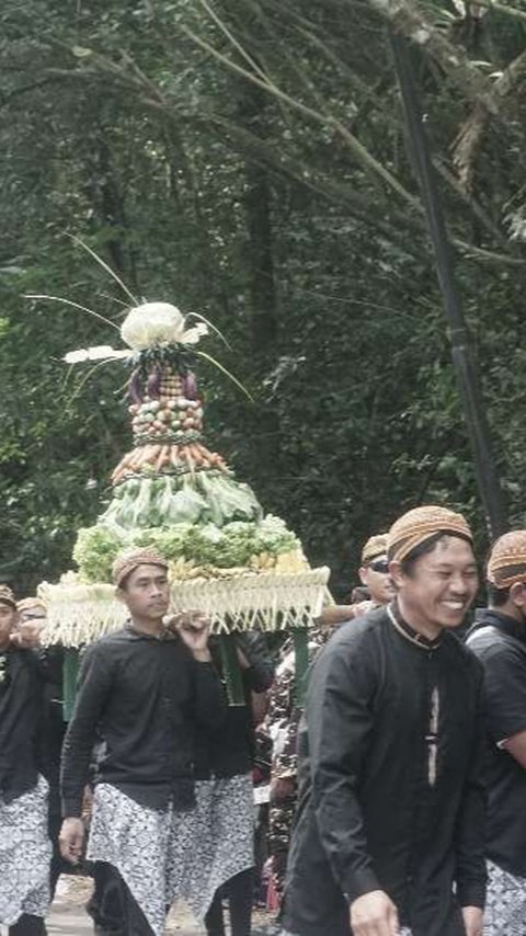 Mengenal Tradisi Ratiban di Brebes, Arak-Arakan Jalan Kaki Menuju Telaga demi Perkuat Tali Silaturahmi