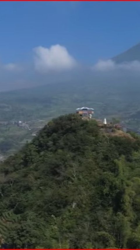 Ada Batu yang Tak Boleh Dipindah, Ini Fakta Menarik Puncak Botorono Bukit di Antara Gunung Sumbing dan Sindoro