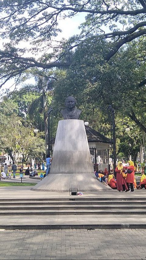 Rehat Sejenak di Taman Dewi Sartika, Ajak Pengunjung Nikmati Sisi Teduh Kota Bandung