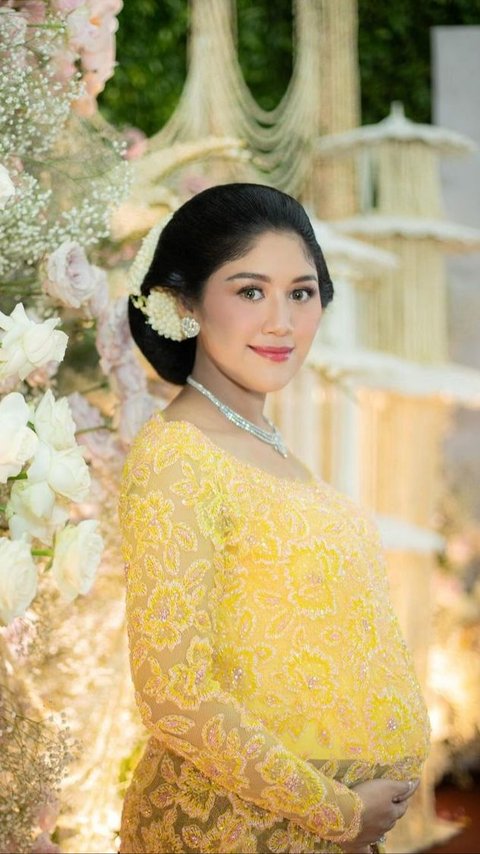 Cantiknya Erina Gudono di Acara Rangkaian Tingkeban, Pakai Kebaya Kuning Aura Bumil Makin Terpancar