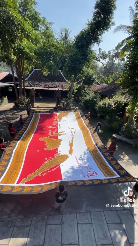 Banjir Pujian, Seniman Batik Asal Yogyakarta Buat Karya Batik Kepulauan Indonesia untuk Rayakan HUT ke-79 RI