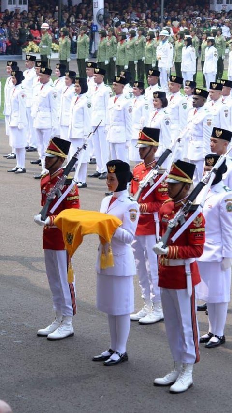 Cantik Memesona, Deretan Paskibraka Pembawa Baki Bendera Merah Putih Era Jokowi Ada yang Lulus Akpol & Akmil