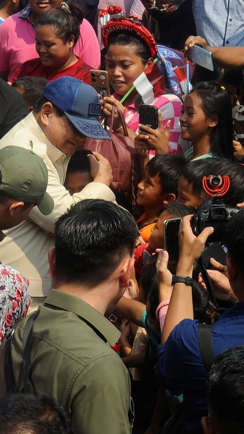 Kunjungi Muara Angke, Prabowo Biayai Warga Menderita Katarak Hingga Tumor