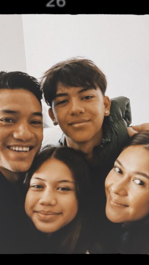 Bikin Bangga, 7 Foto Andrew White dan Nana Mirdad Ketika Antar Jason Hari Pertama Kuliah di Australia