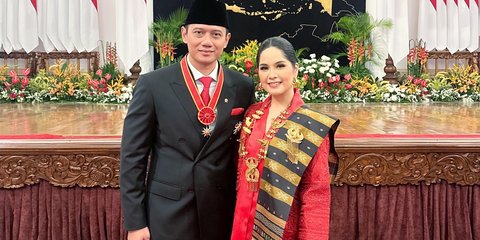 Kenakan Selendang Ulos, ini 7 Potret Cantik Annisa Pohan saat Dampingi Sang Suami Menerima Tanda Jasa di Istana Negara