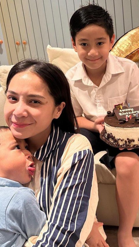 Potret Ultah Rafathar Anak Pertama Raffi Ahmad & Nagita Slavina, Tiup Lilin Sebelum Berangkat Sekolah