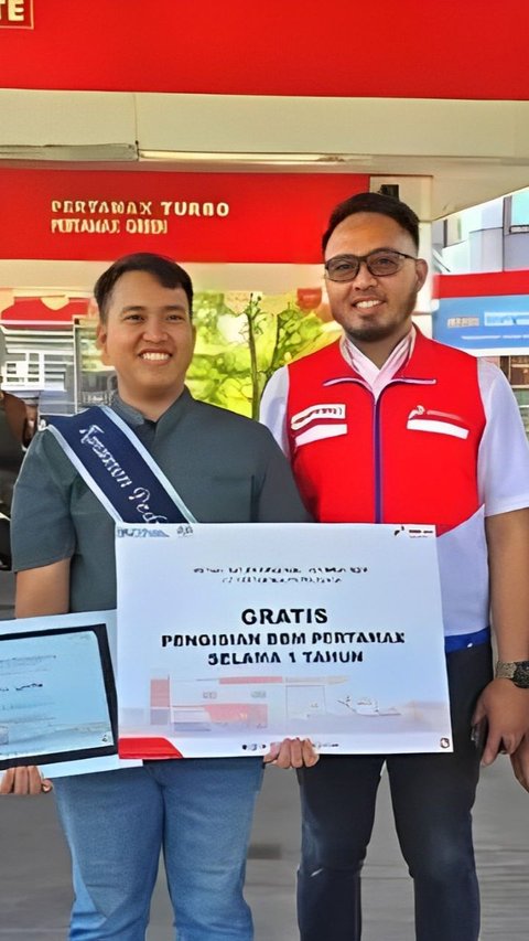 Due to Heroic Action at the Gas Station, Sidoarjo Man Receives Free Pertamax Fuel for a Year