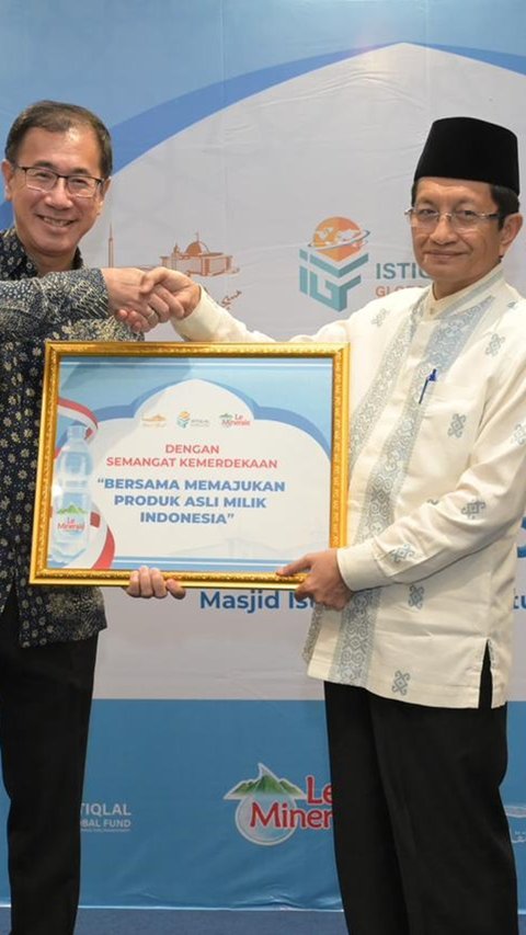 Dukung Produk Asli Milik Indonesia, Ahsan dan Dude Herlino Bangga Masjid Istiqlal Pilih Le Minerale