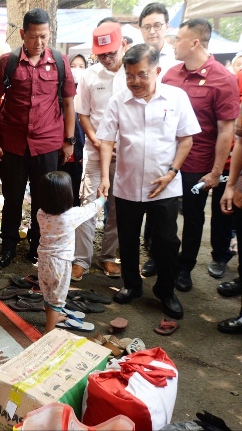 Tinjau Korban Kebakaran Manggarai, Jusuf Kalla Saran Solusi Terbaik Dibangun Rumah Susun